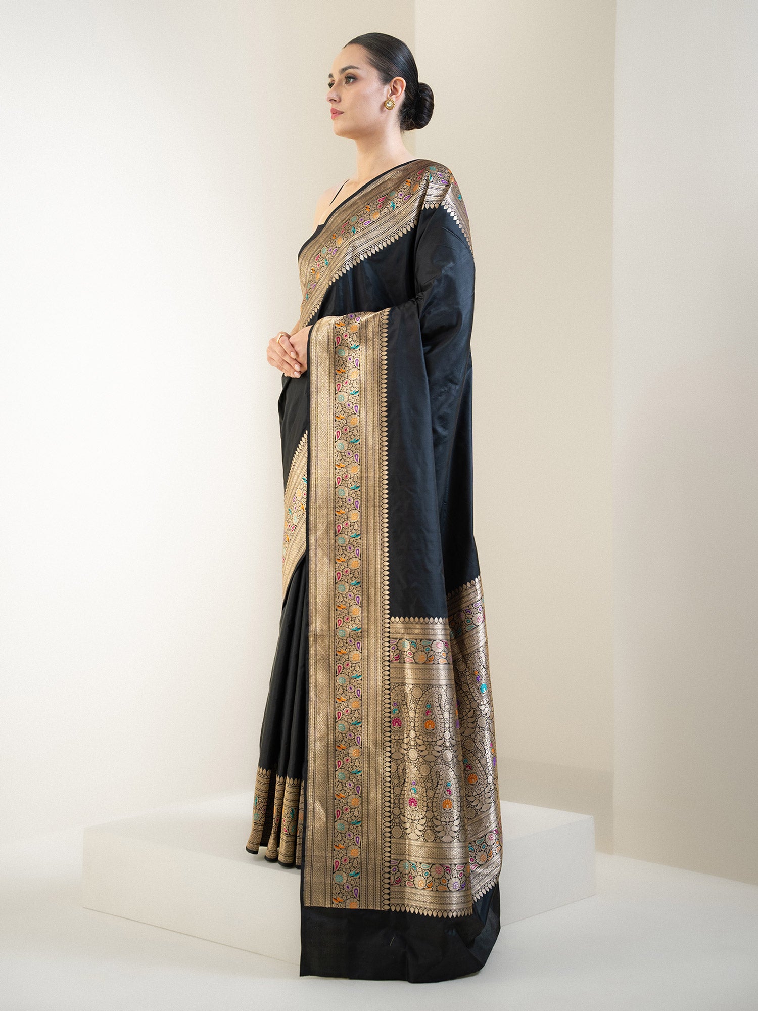 Black Plain Meenakari Katan Silk Handloom Banarasi Saree - Sacred Weaves