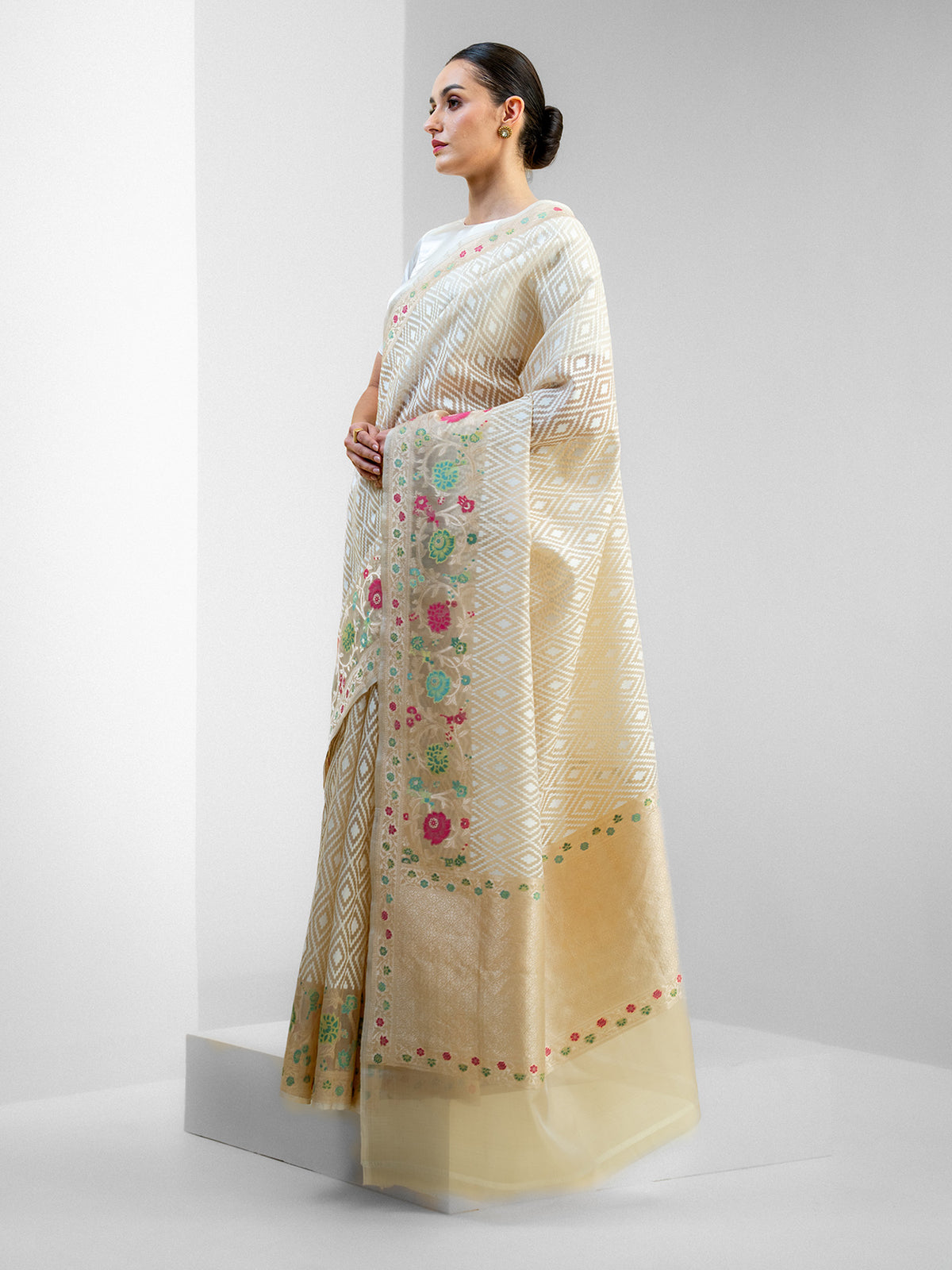Cream Jaal Organza Handloom Banarasi Saree - Sacred Weaves