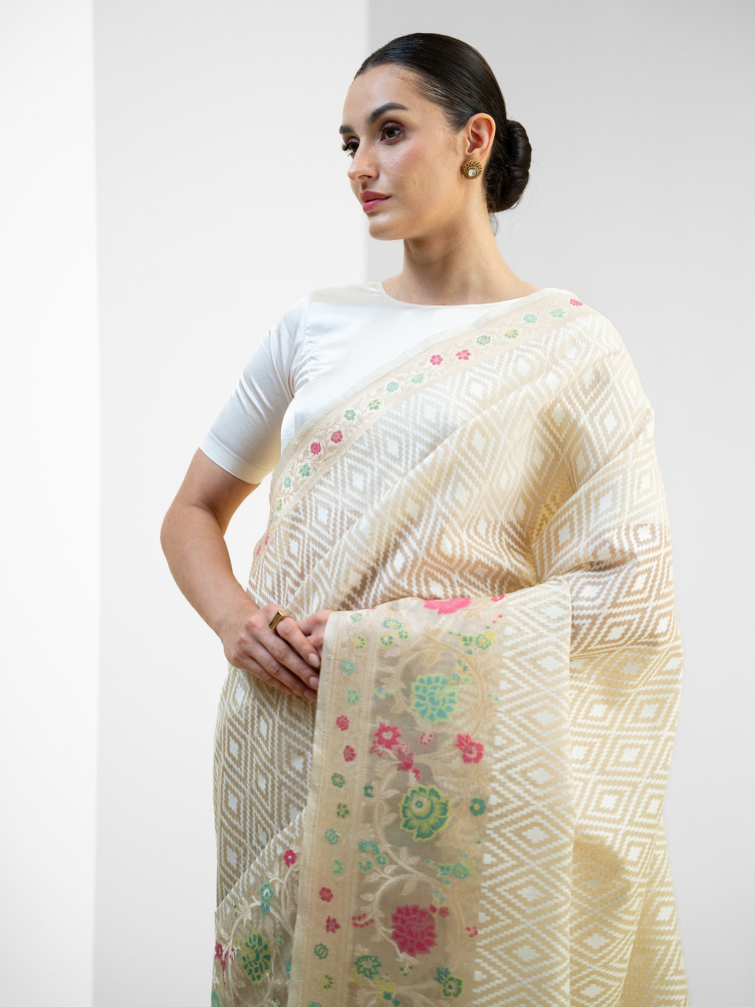 Cream Jaal Organza Handloom Banarasi Saree - Sacred Weaves