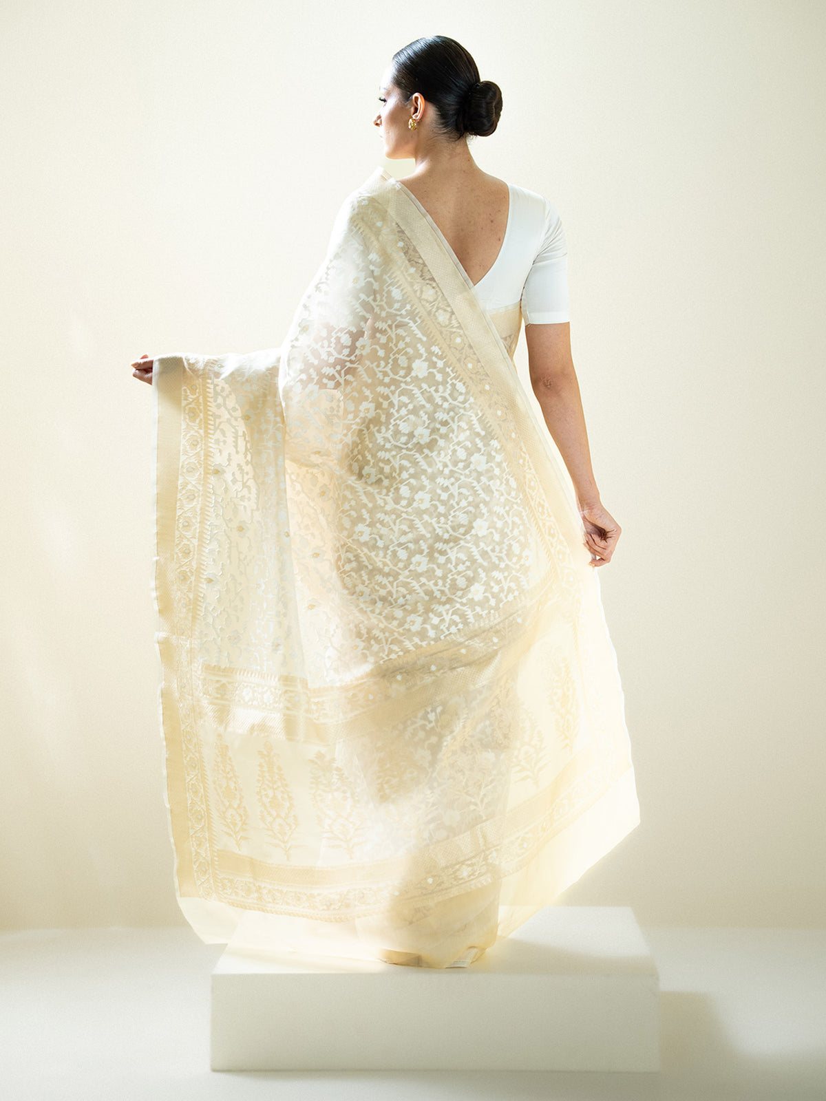Cream Jaal Organza Handloom Banarasi Saree - Sacred Weaves