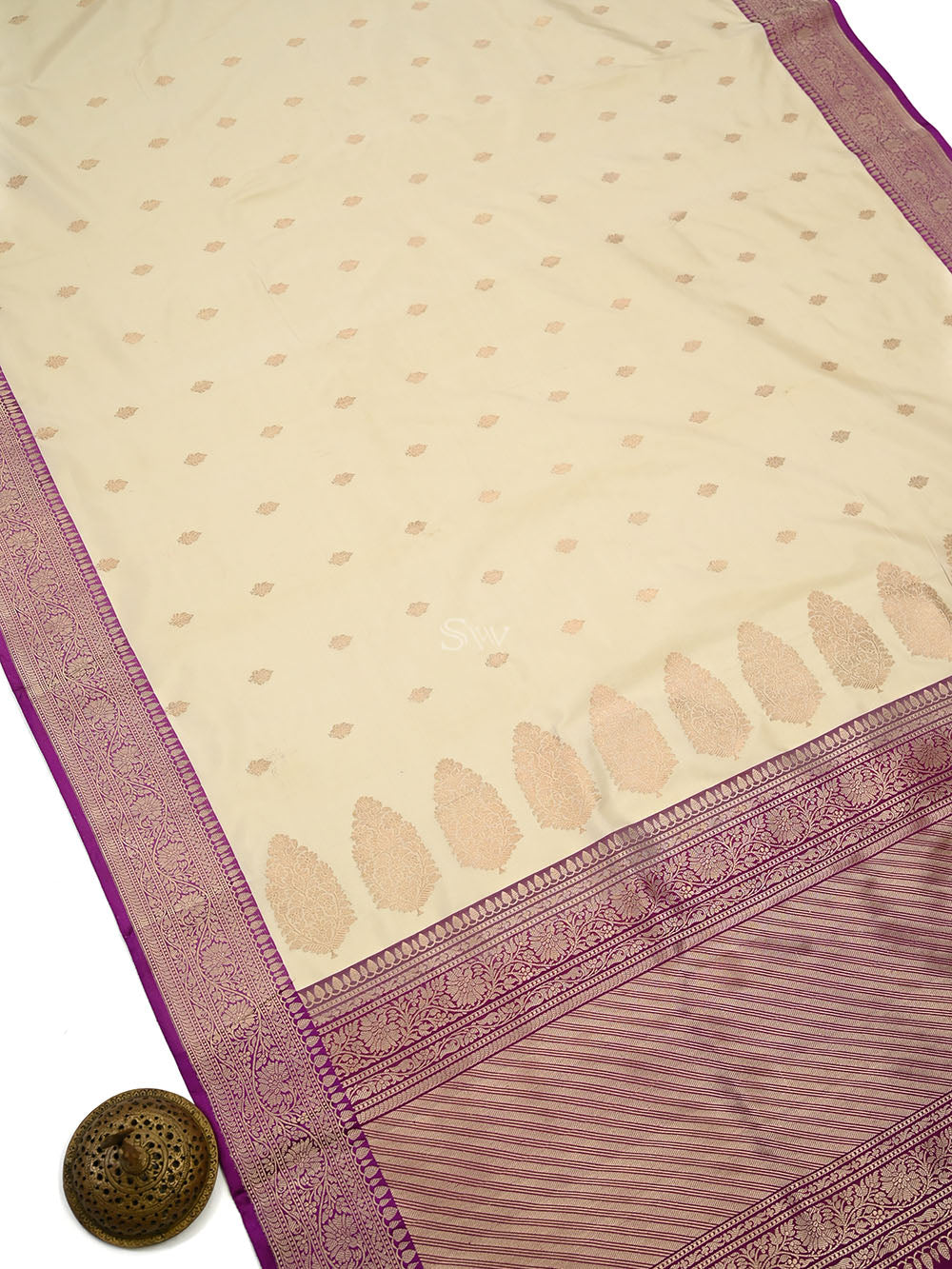 Beige Magenta Floral Boota Katan Silk Handloom Banarasi Saree - Sacred Weaves