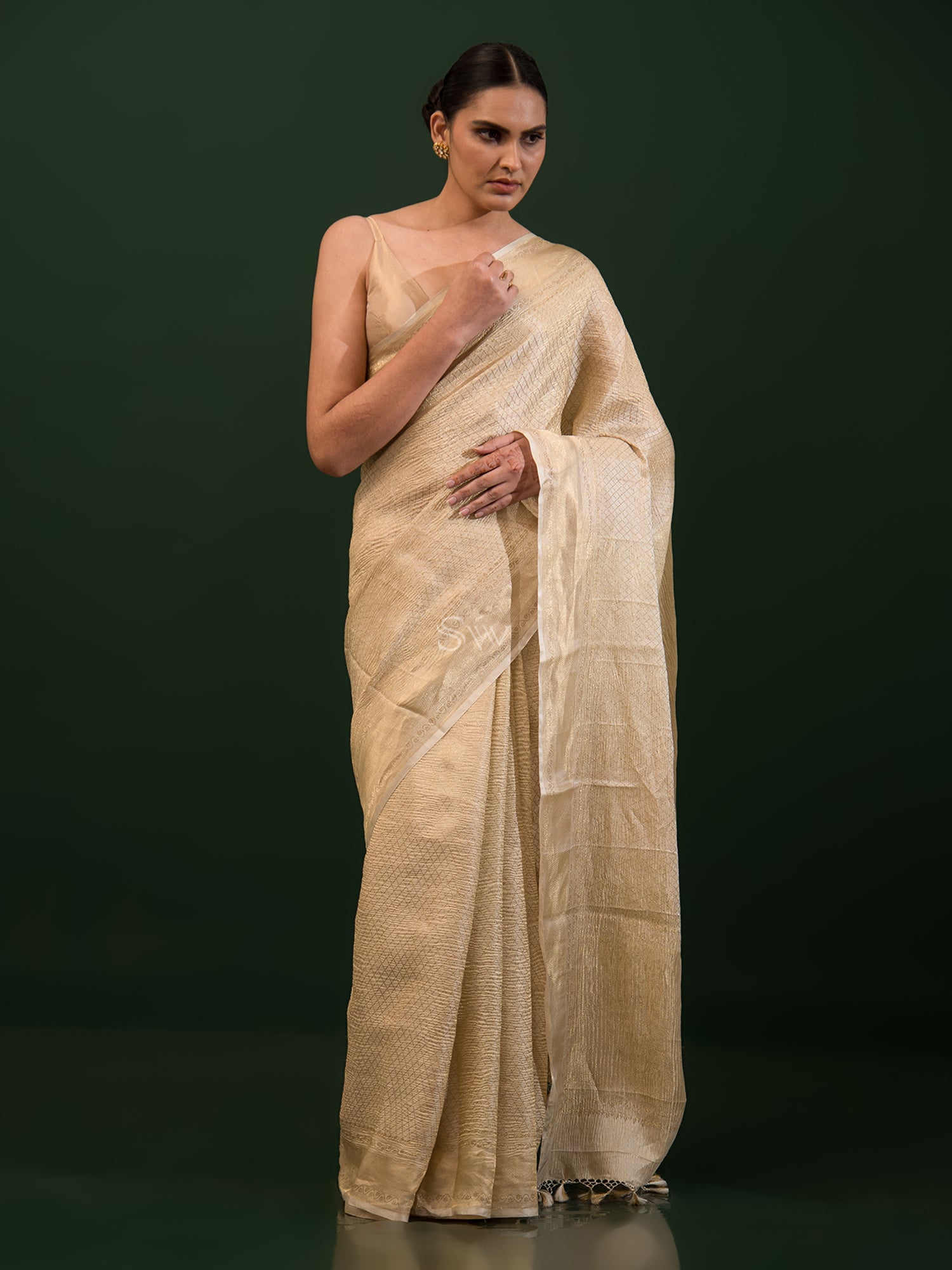 Off White Jaal Crush Tissue Handloom Banarasi Saree - Sacred Weaves
