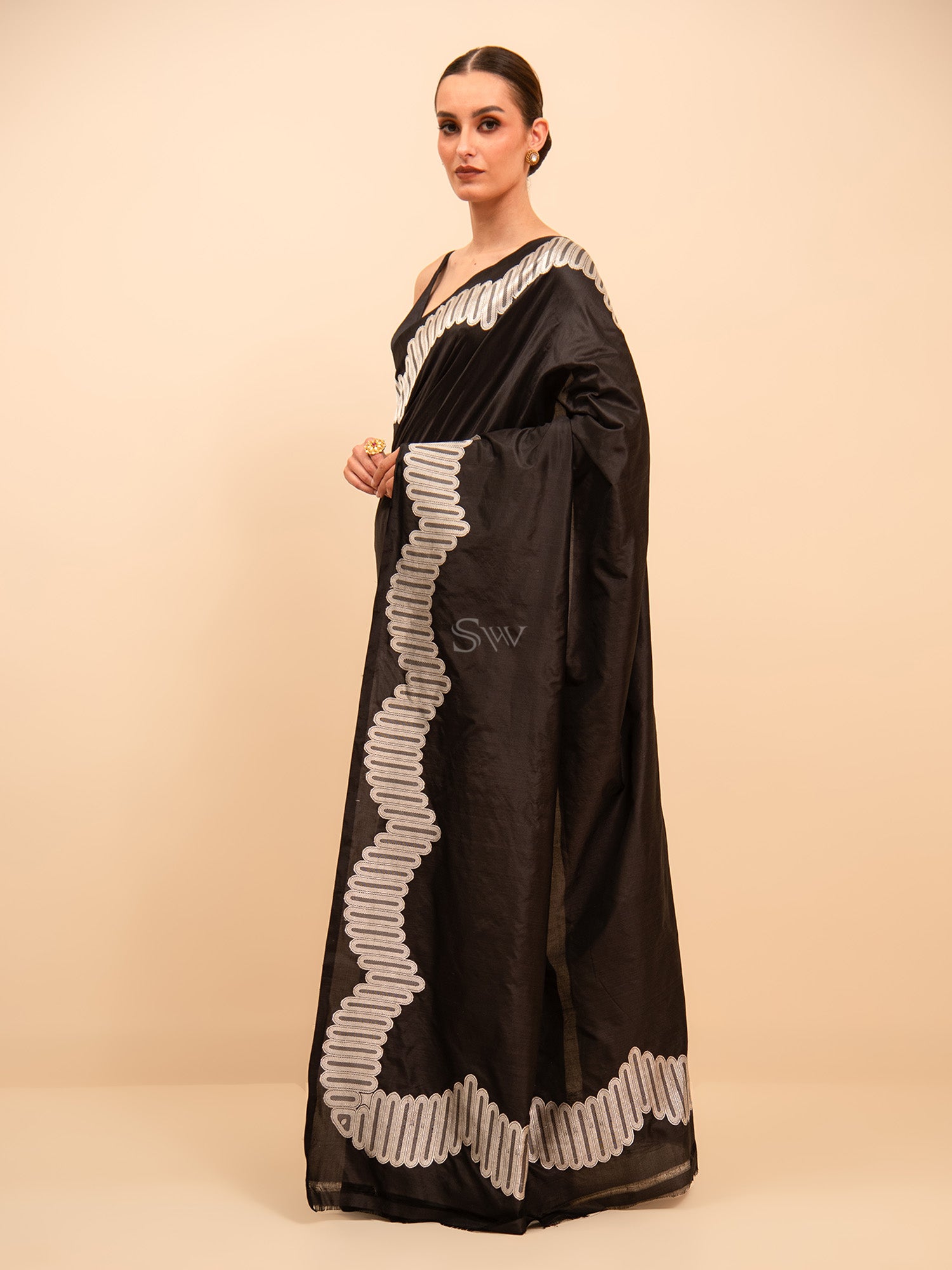 Black Plain Katan Silk Handloom Banarasi Saree - Sacred Weaves