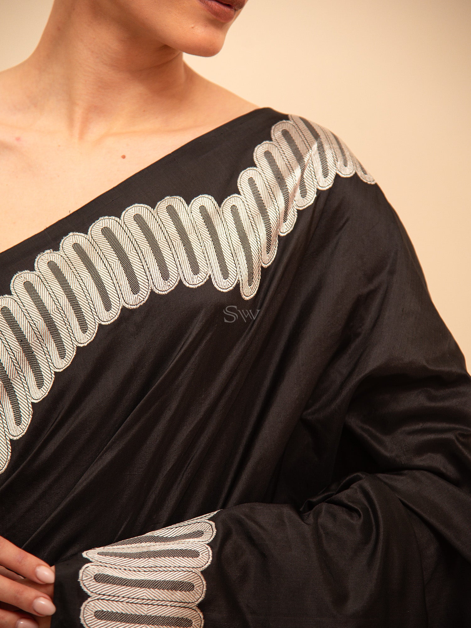 Black Plain Katan Silk Handloom Banarasi Saree - Sacred Weaves