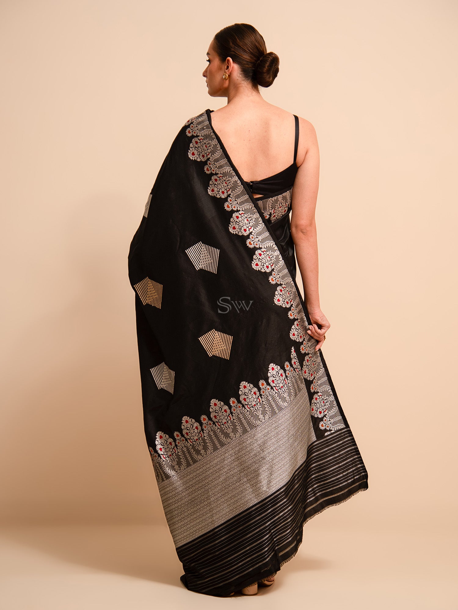 Black Boota Katan Silk Handloom Banarasi Saree - Sacred Weaves