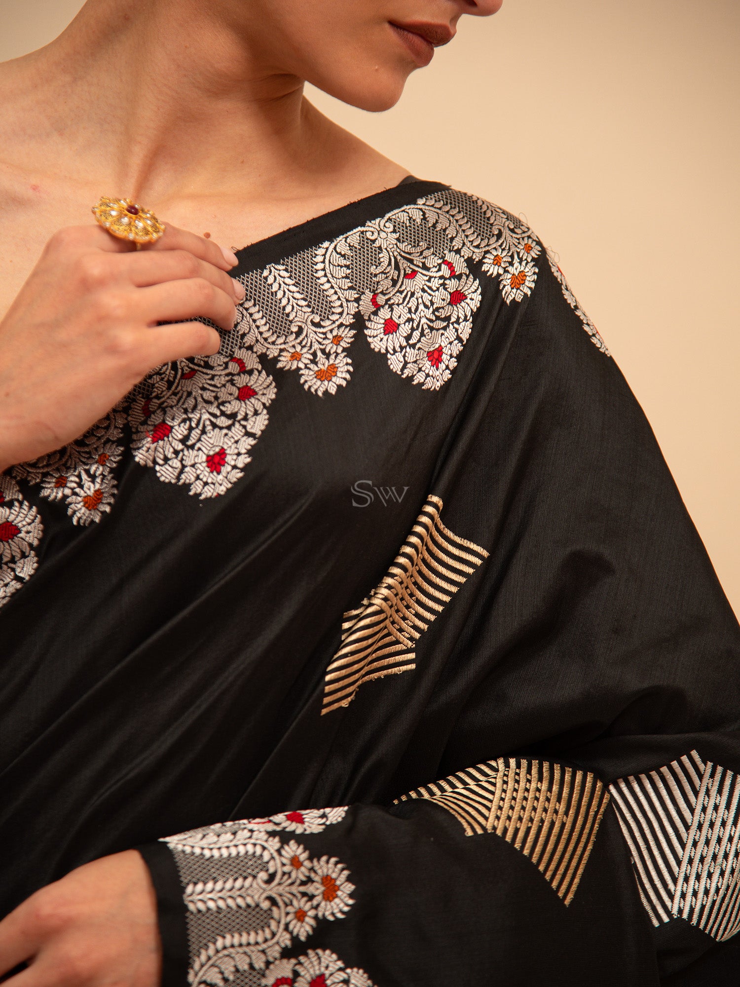 Black Boota Katan Silk Handloom Banarasi Saree - Sacred Weaves