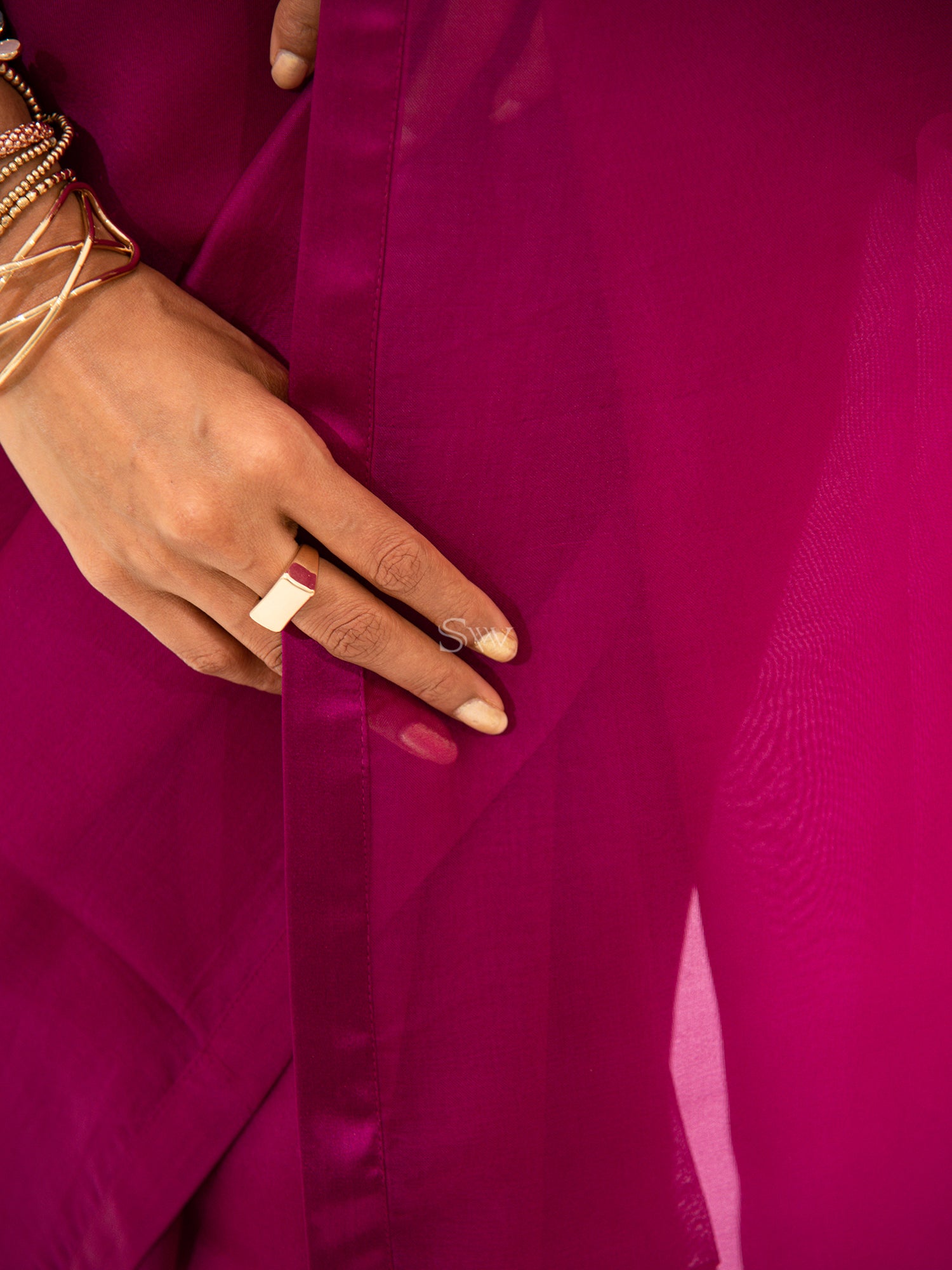 Dark Magenta Plain Organza Handloom Saree - Sacred Weaves