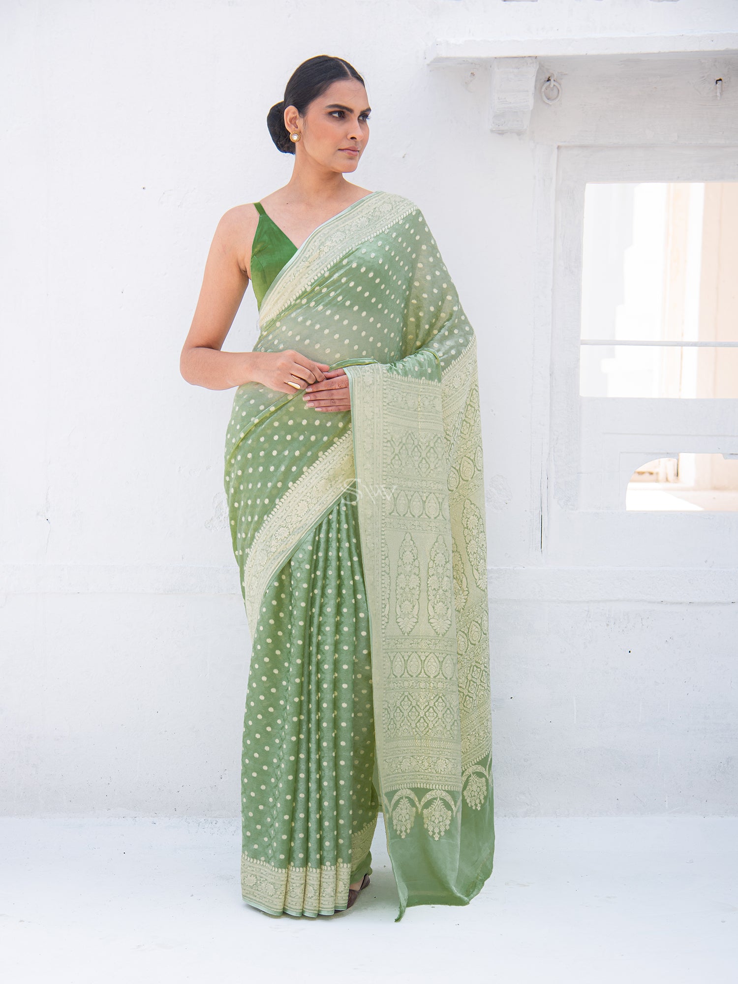 Dark Green Booti Crepe Silk Handloom Banarasi Saree - Sacred Weaves