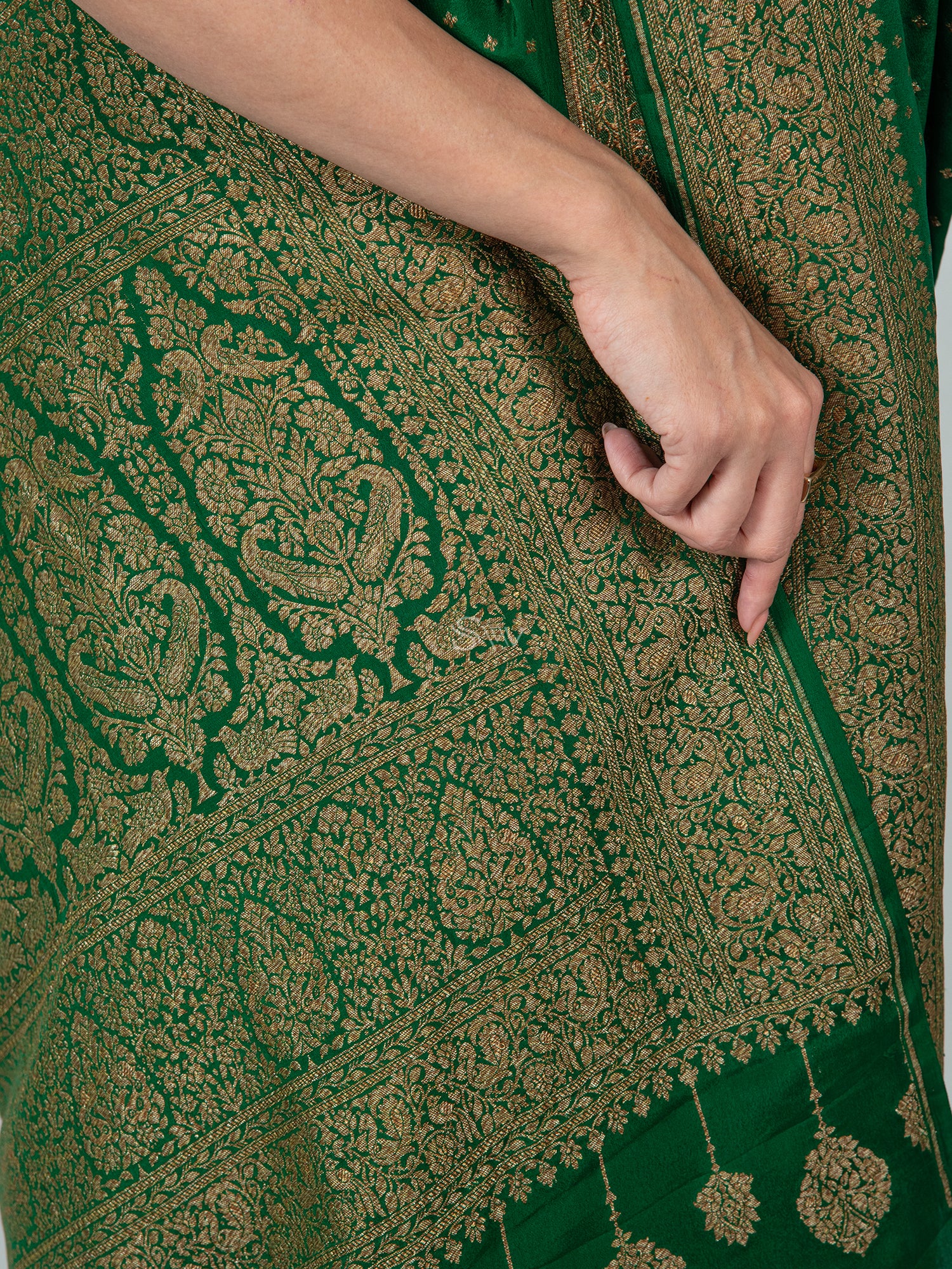 Bottle Green Booti Crepe Silk Handloom Banarasi Saree - Sacred Weaves