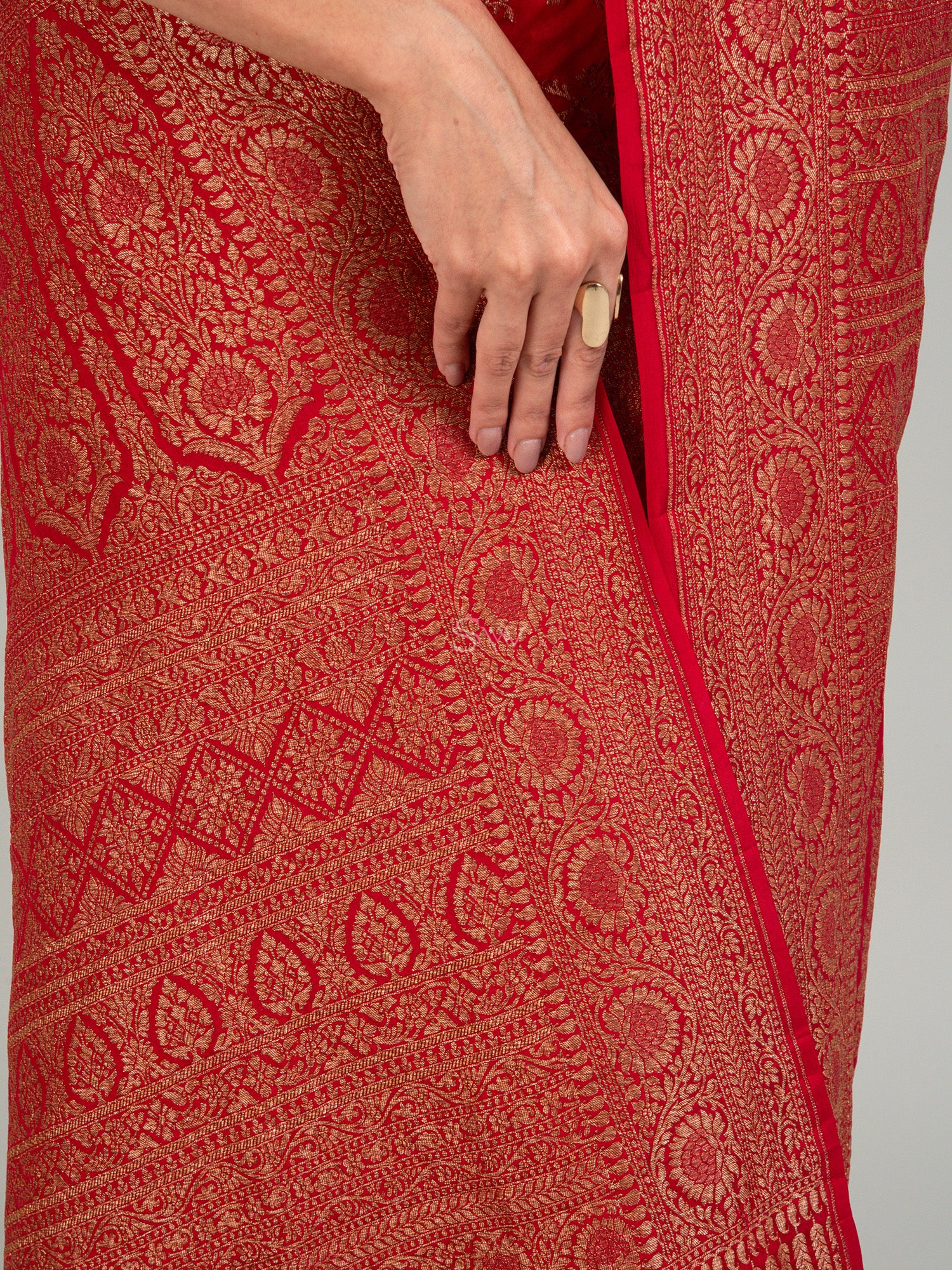 Red Jaal Crepe Silk Handloom Banarasi Saree - Sacred Weaves