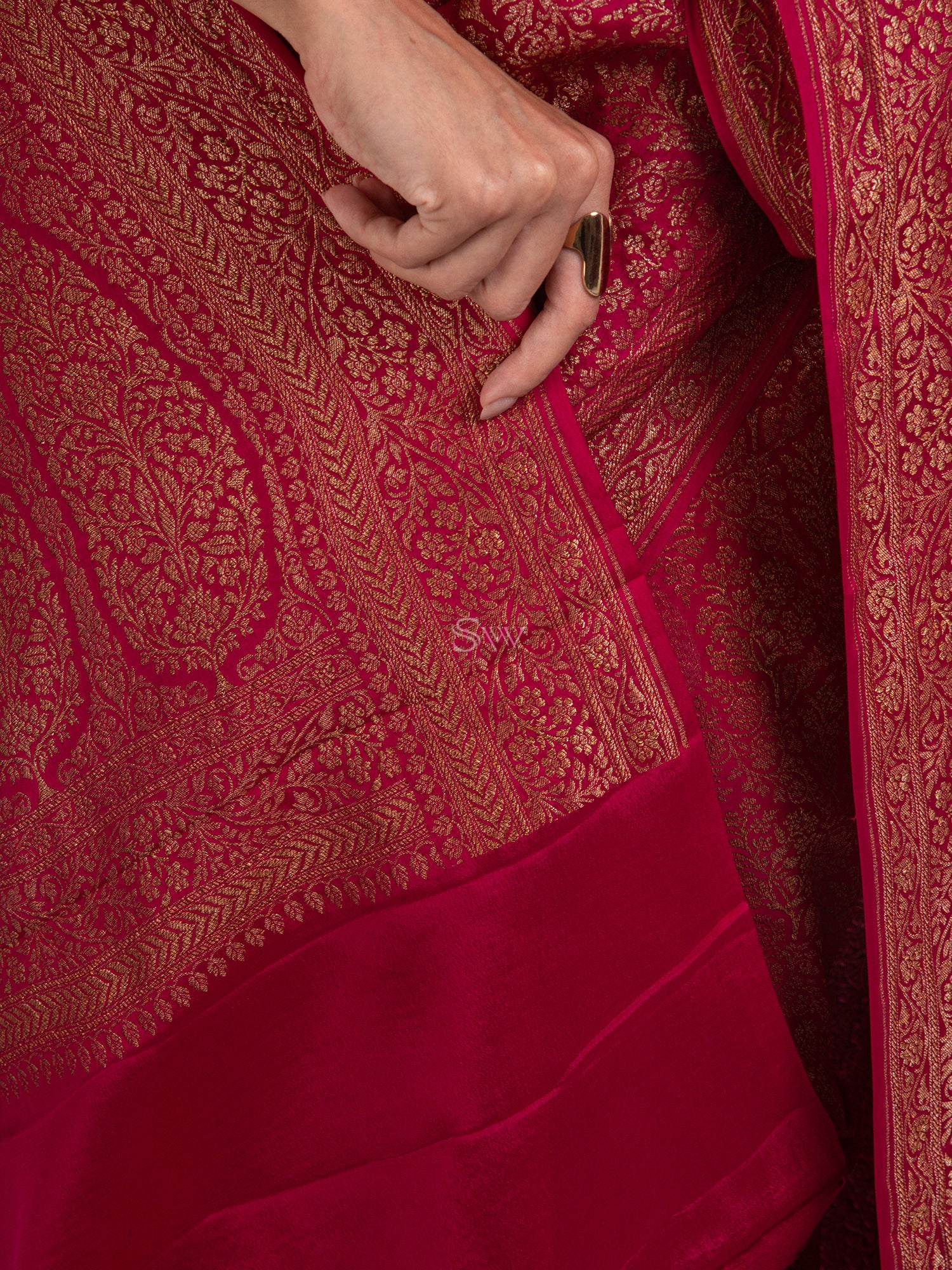 Magenta Jaal Crepe Silk Handloom Banarasi Saree - Sacred Weaves