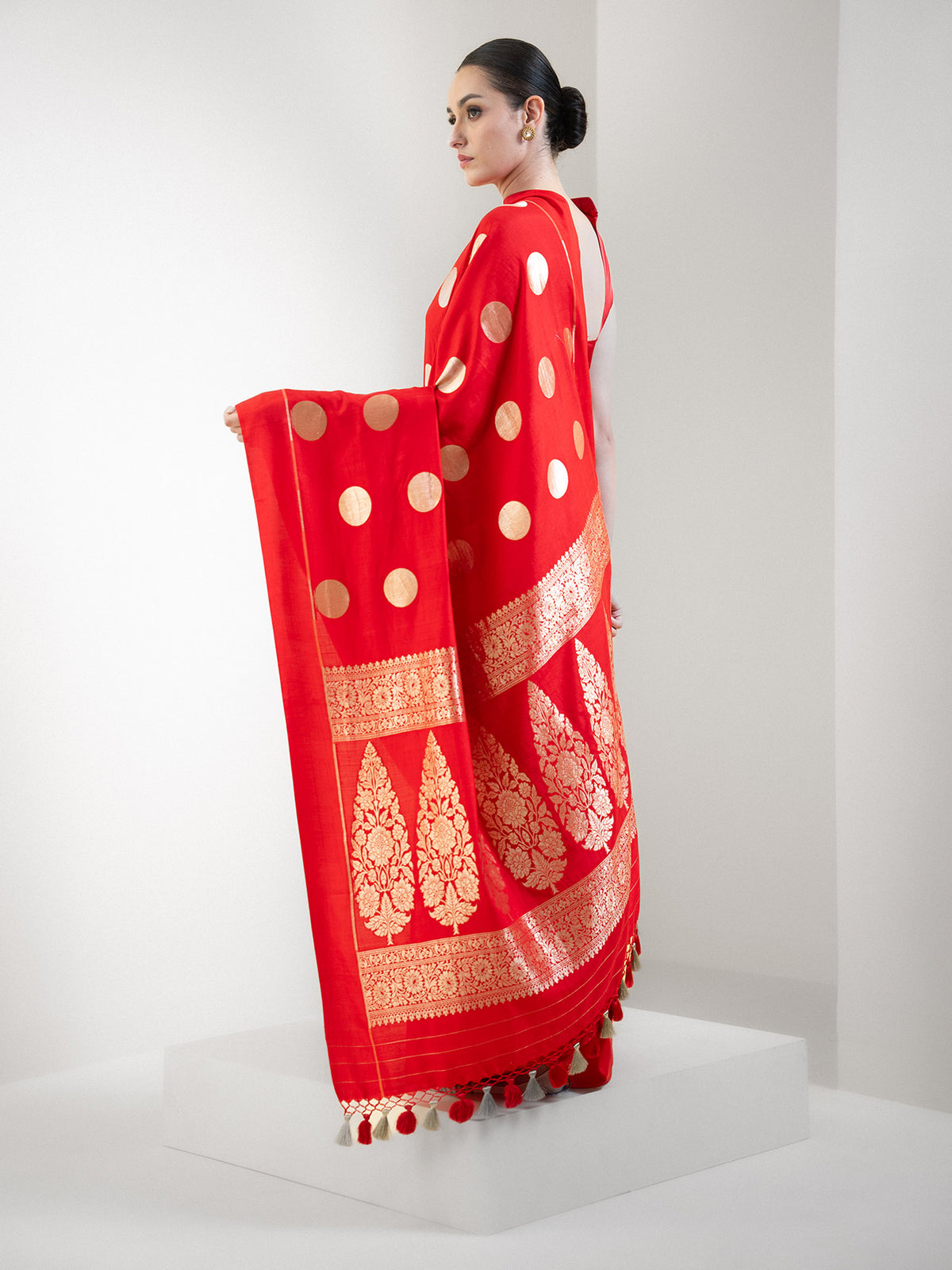 Red Boota Pure Silk Handloom Banarasi Saree - Sacred Weaves