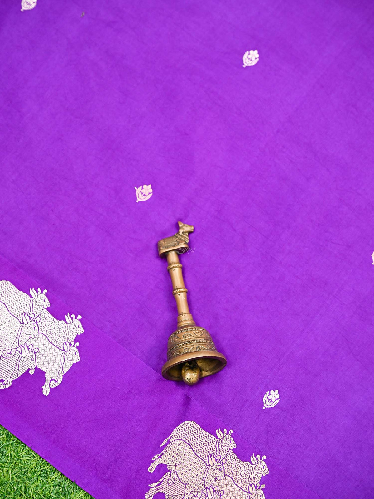 Purple Booti Pure Silk Handloom Banarasi Saree - Sacred Weaves
