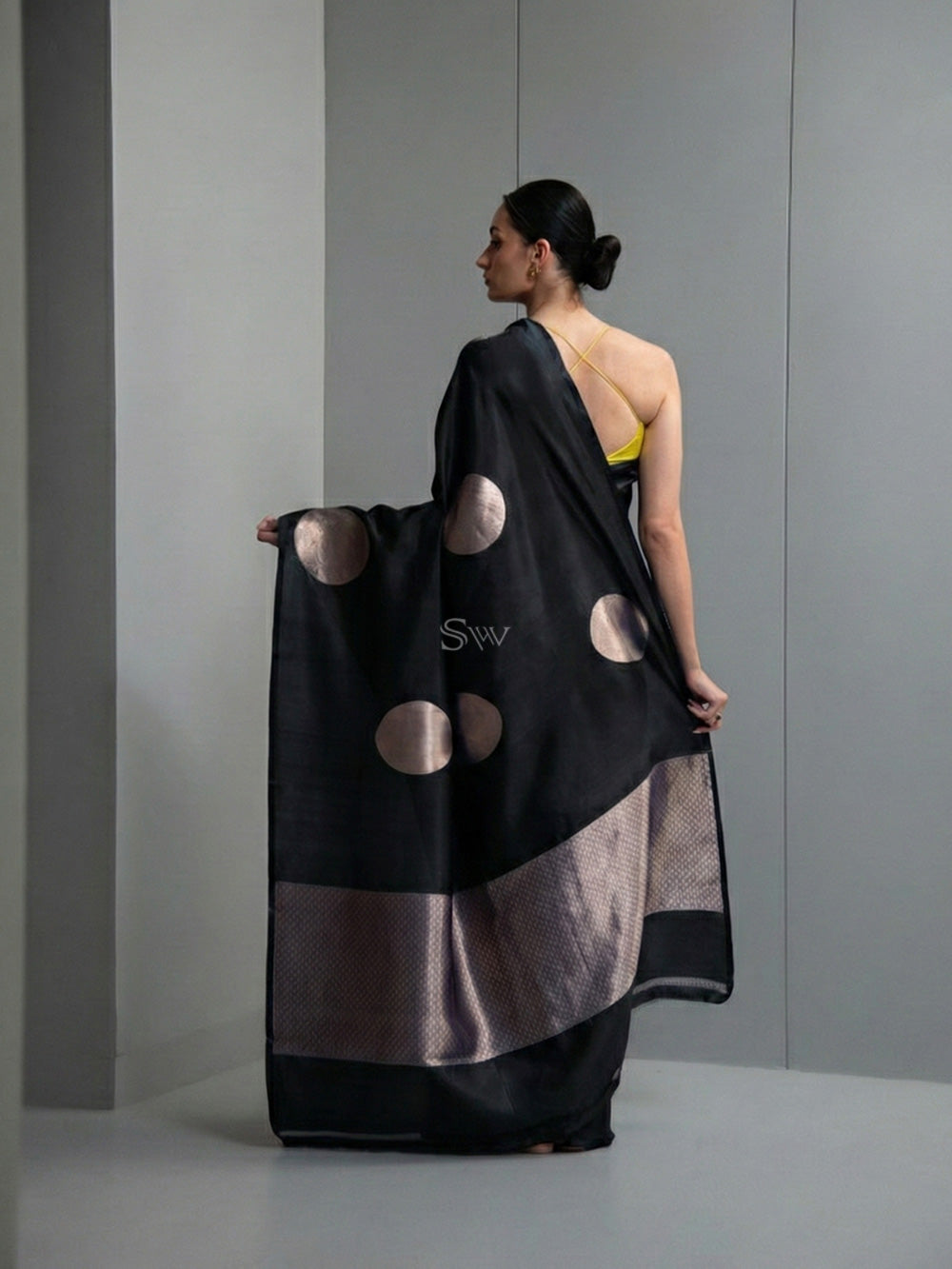 Black Boota Pure Silk Handloom Banarasi Saree - Sacred Weaves
