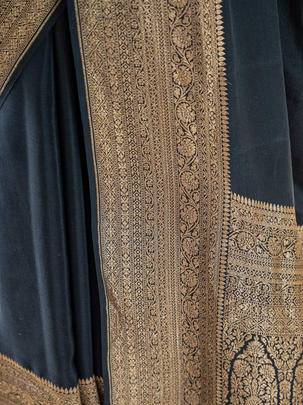 Black Plain Crepe Silk Handloom Banarasi Saree - Sacred Weaves