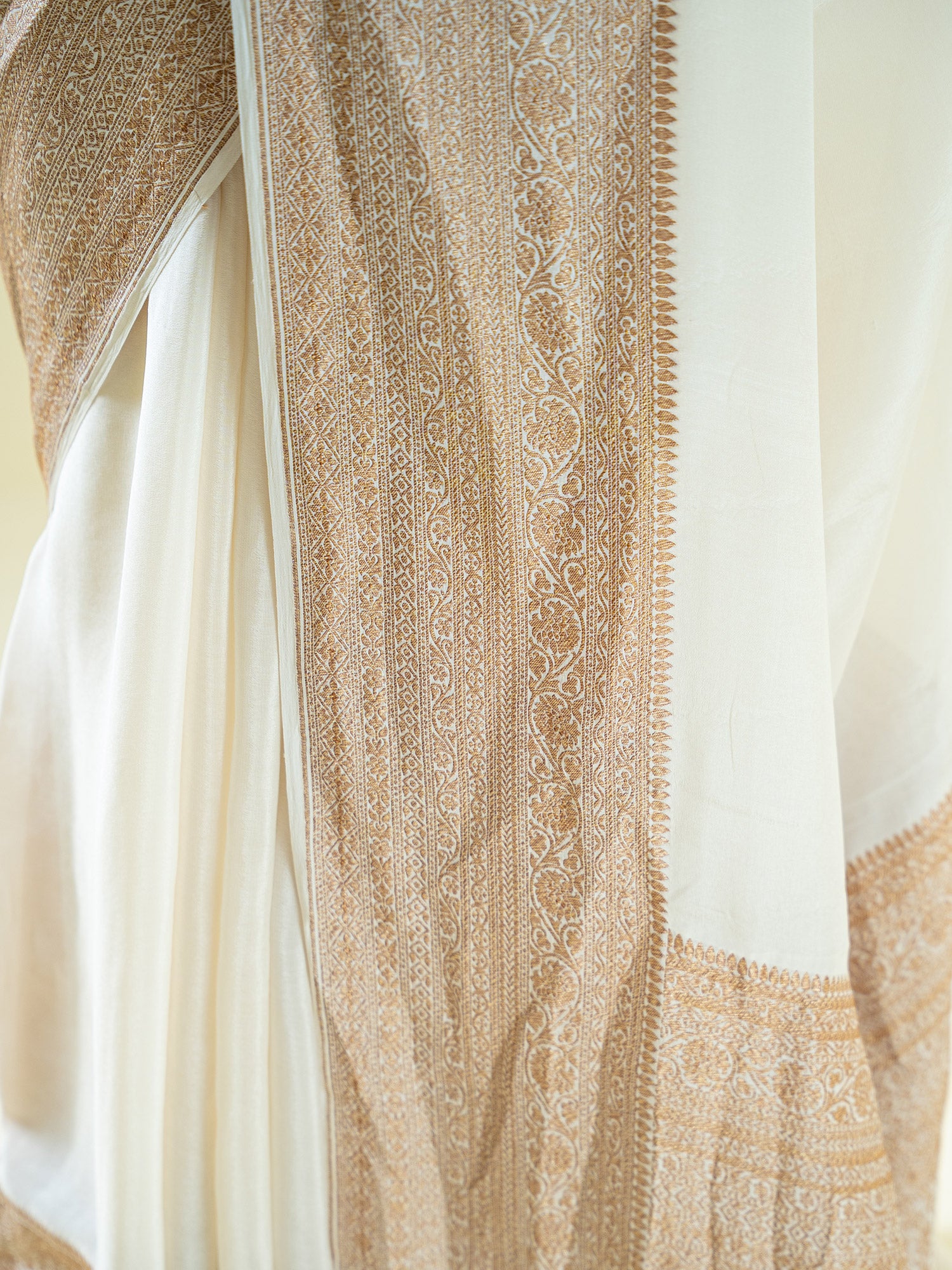 Off White Plain Crepe Silk Handloom Banarasi Saree - Sacred Weaves