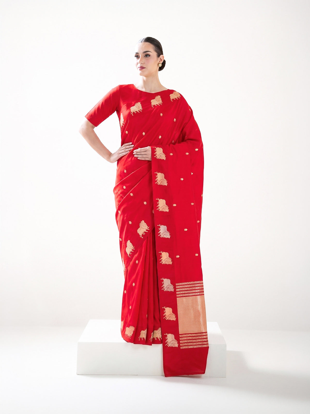 Red Booti Katan Silk Handloom Banarasi Saree - Sacred Weaves
