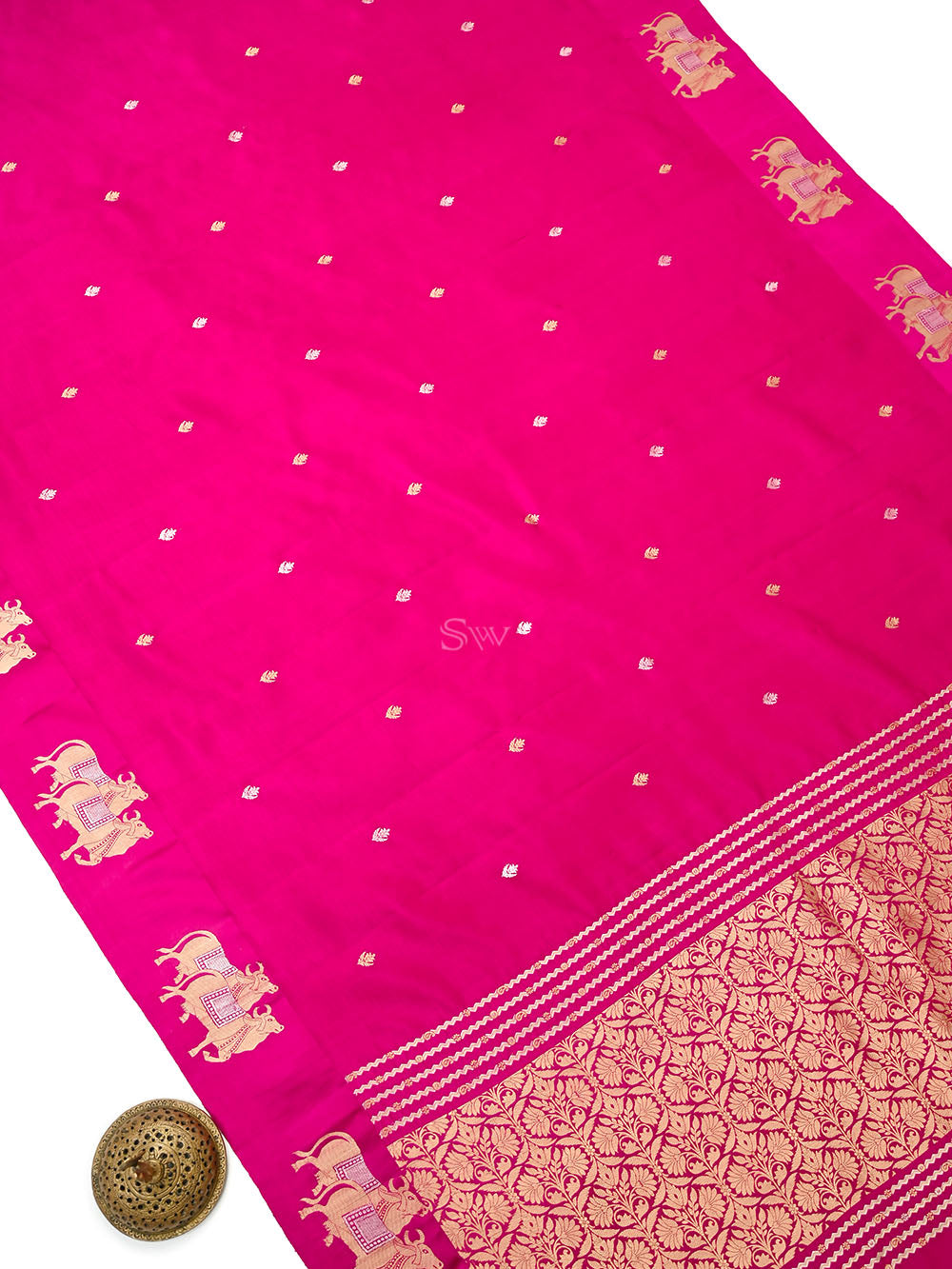 Magenta Booti Katan Silk Handloom Banarasi Saree - Sacred Weaves