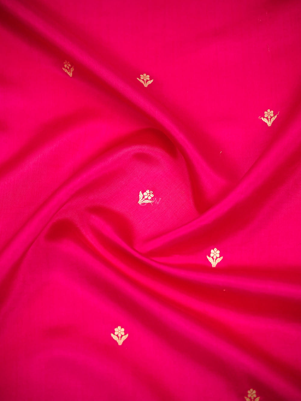 Magenta Booti Katan Silk Handloom Banarasi Saree - Sacred Weaves