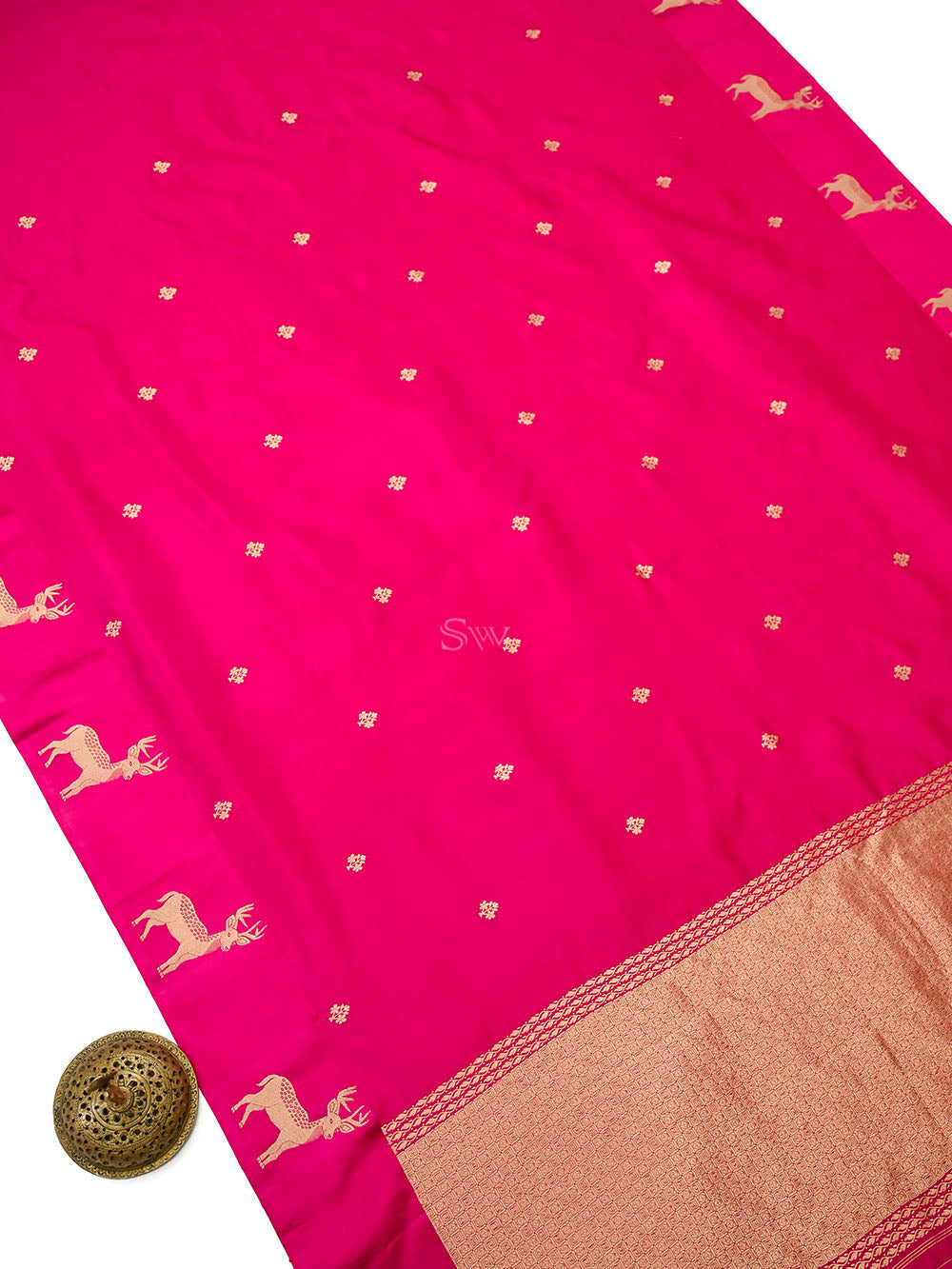 Magenta Booti Katan Silk Handloom Banarasi Saree - Sacred Weaves