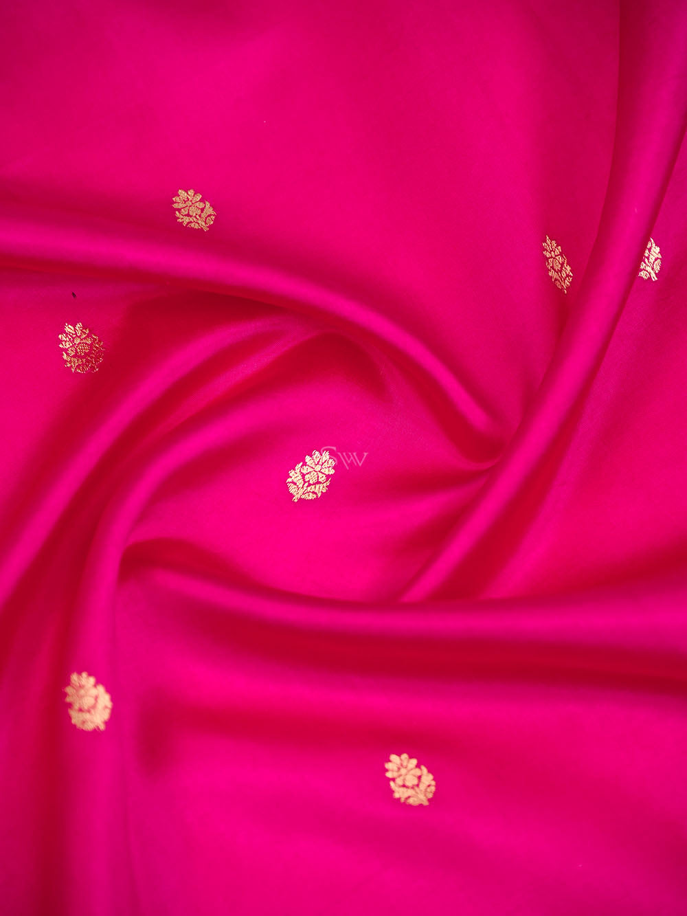 Magenta Booti Katan Silk Handloom Banarasi Saree - Sacred Weaves