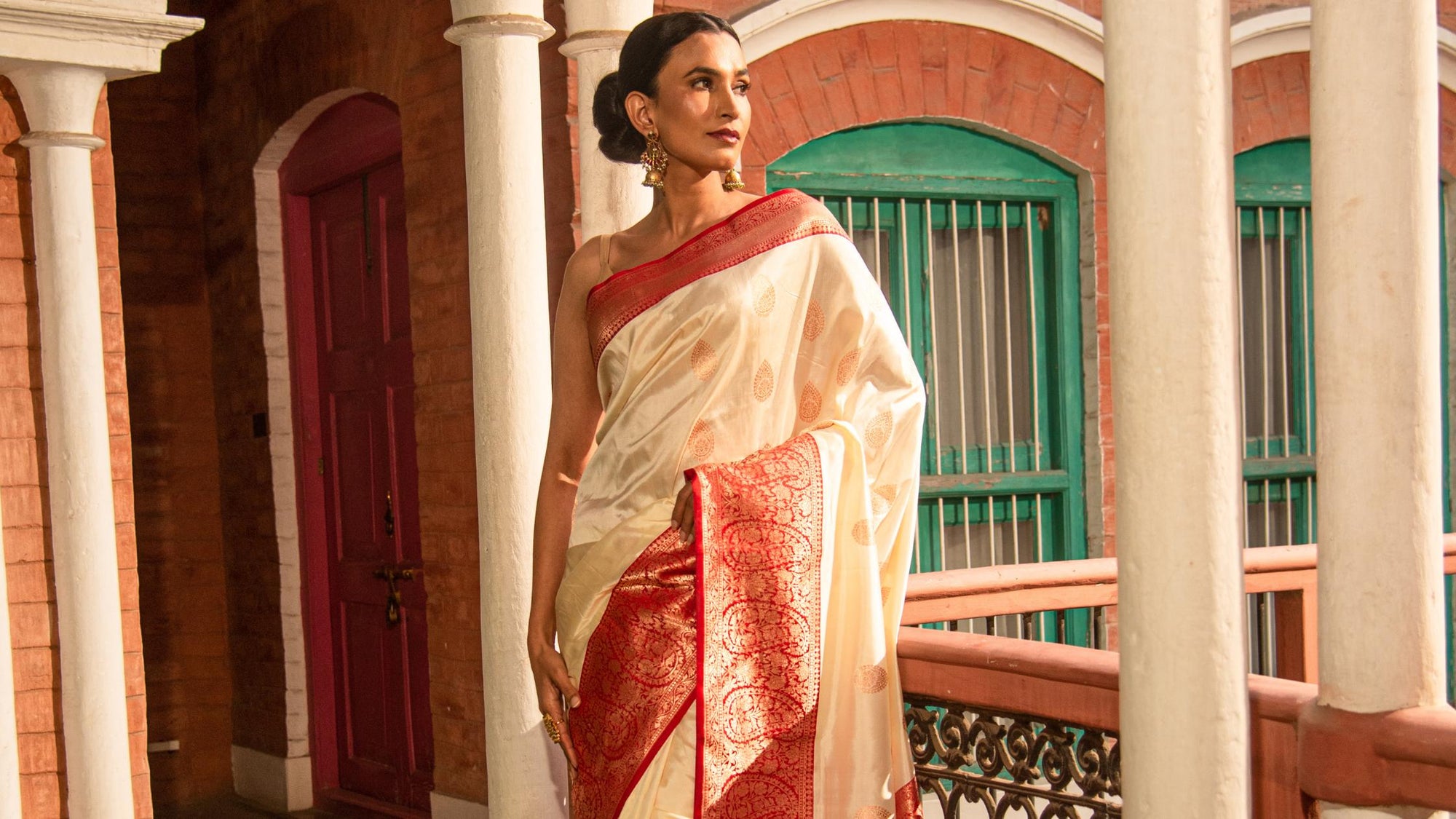 How to perfectly drape a Banarasi sari | The Times of India