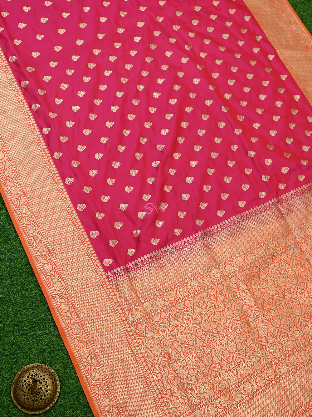 Magenta Booti Katan Silk Handloom Banarasi Saree - Sacred Weaves