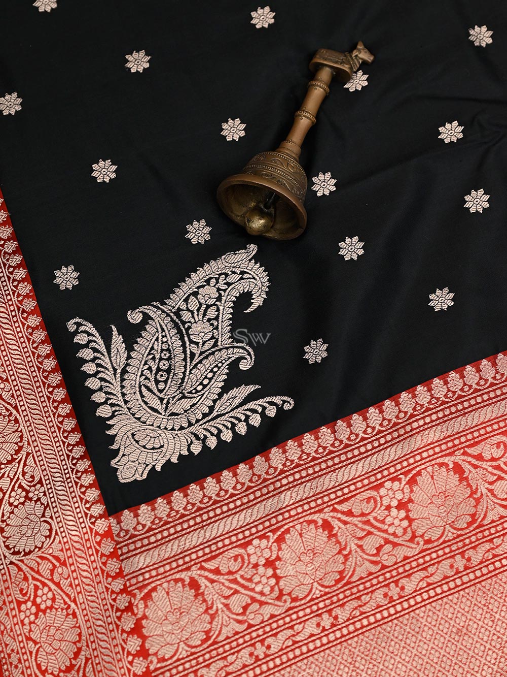 Black Konia Booti Katan Silk Handloom Banarasi Saree - Sacred Weaves