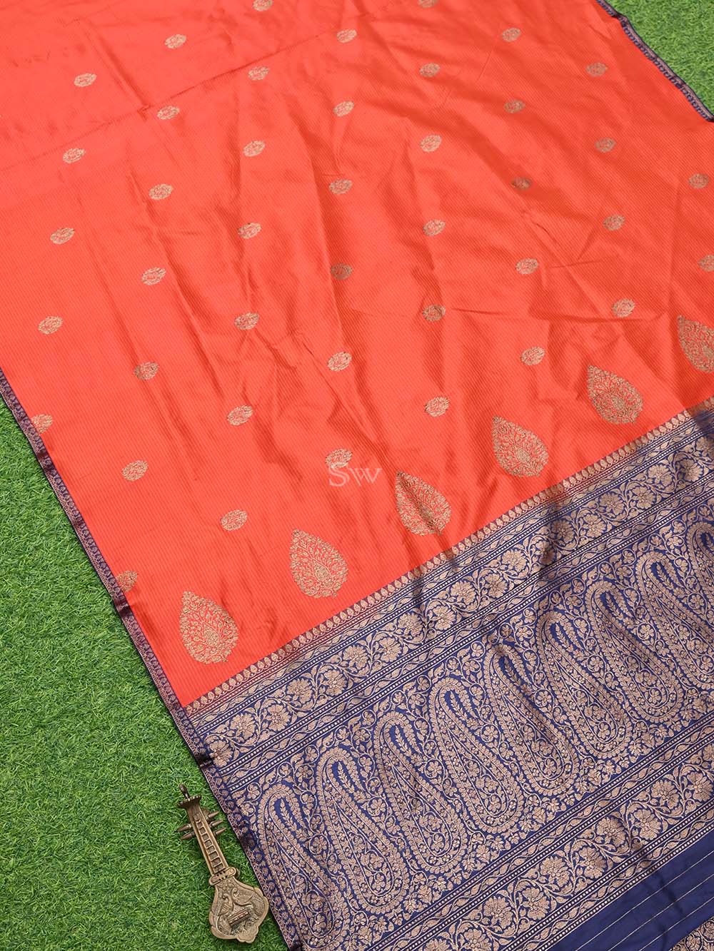 Red Booti Katan Silk Handloom Banarasi Saree - Sacred Weaves