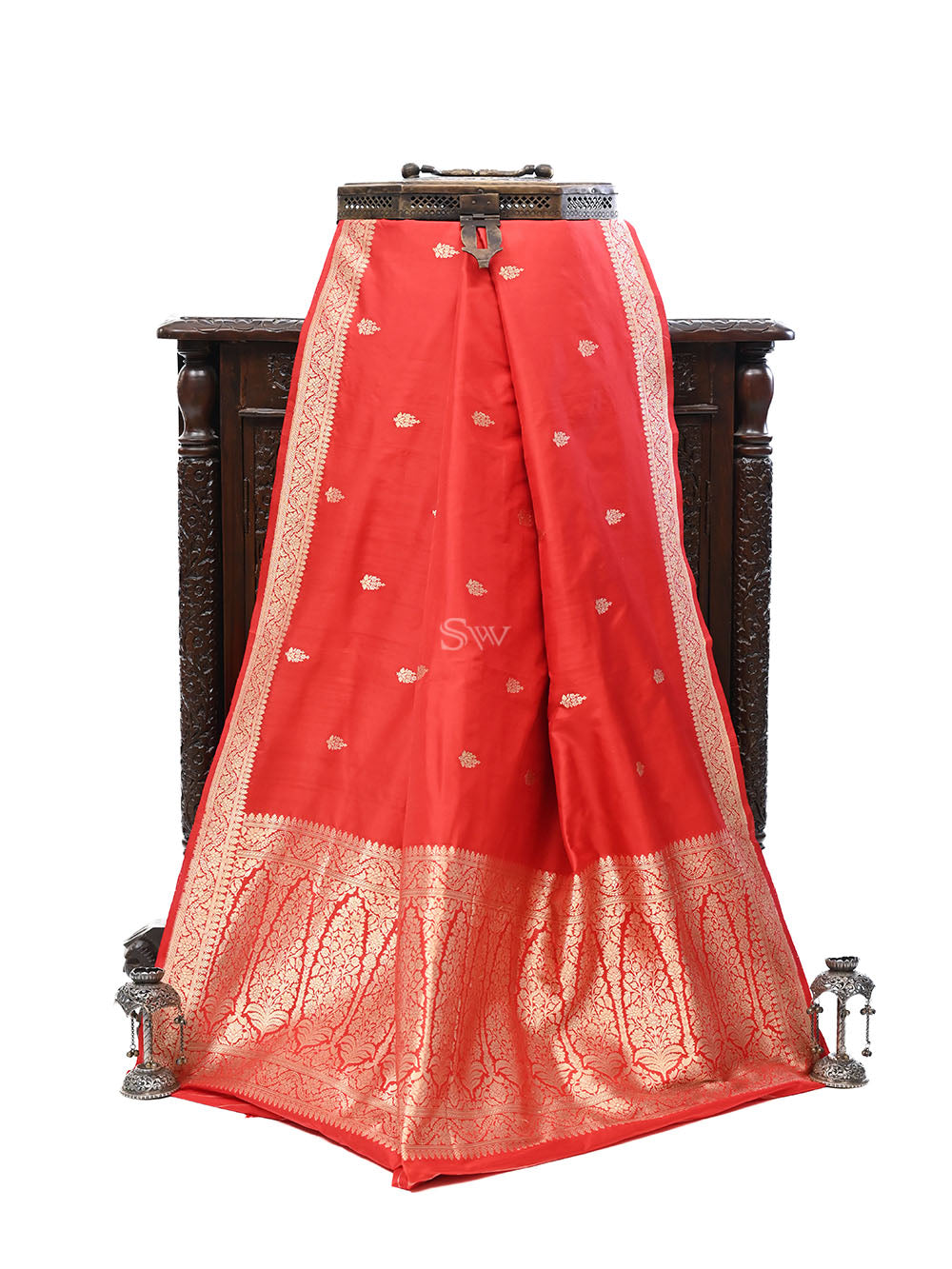 Red Booti Katan Silk Handloom Banarasi Saree - Sacred Weaves