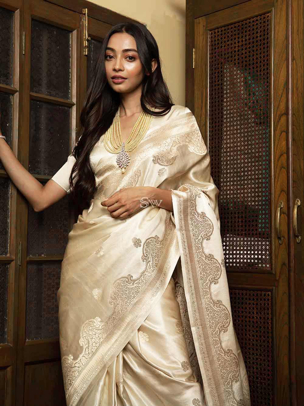 Cream Booti Satin Silk Handloom Banarasi Saree - Sacred Weaves