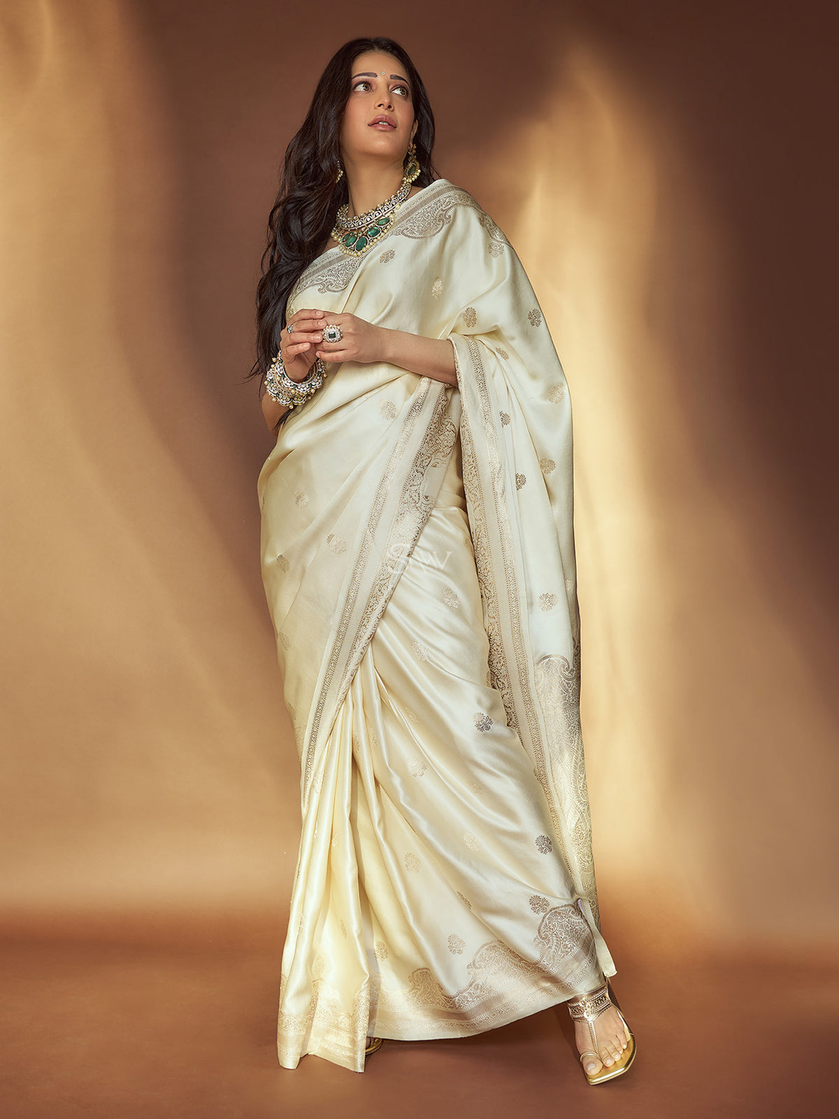 Cream Booti Satin Silk Handloom Banarasi Saree