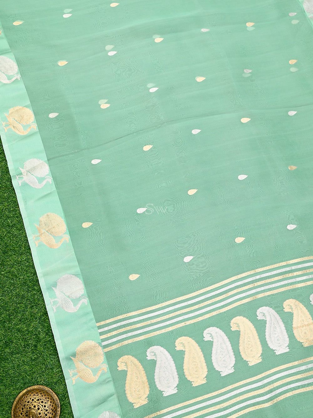 Pastel Green booti Organza Handloom Banarasi Saree - Sacred Weaves