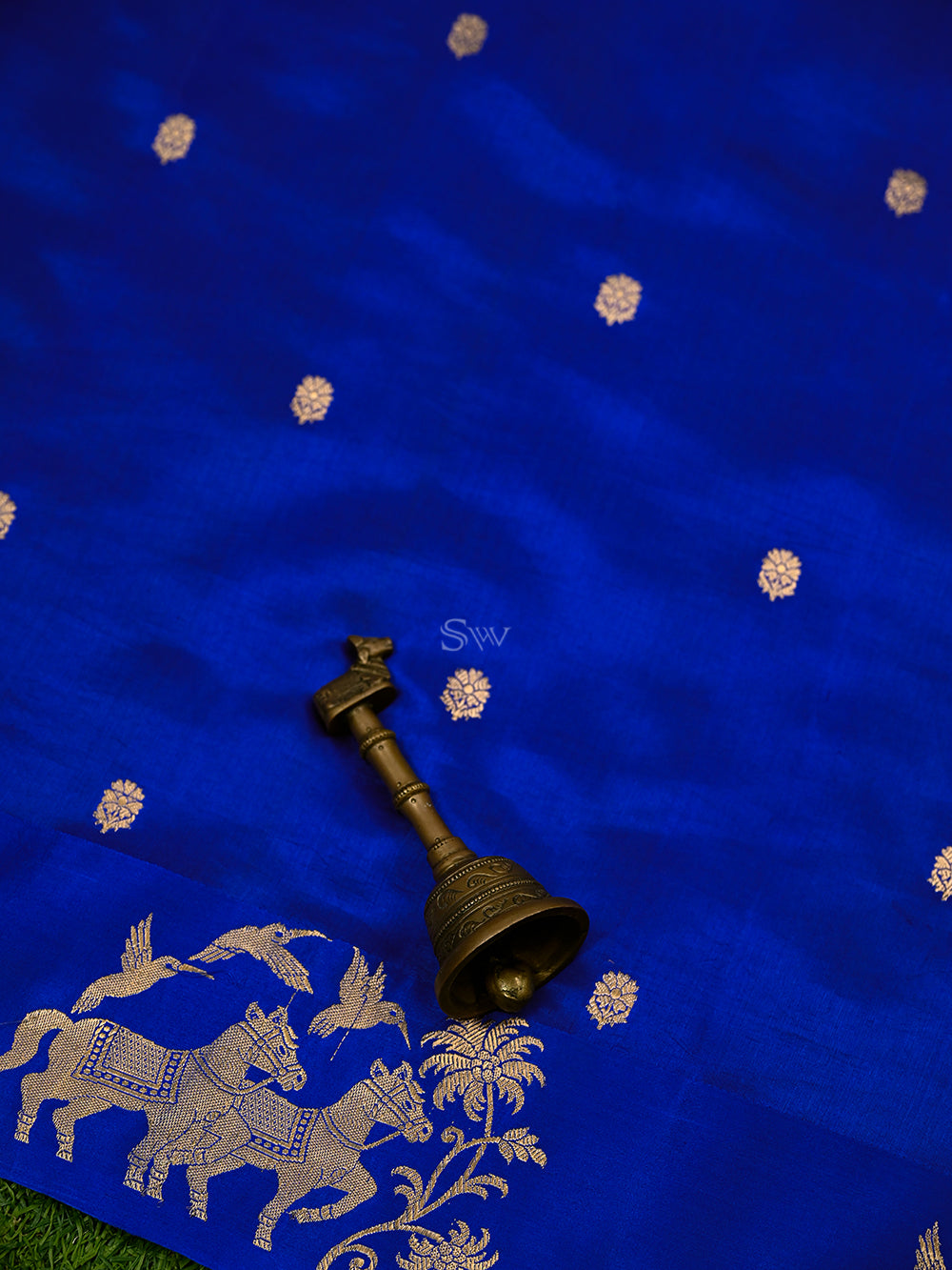 Dark Royal Blue Booti Katan Silk Handloom Banarasi Saree