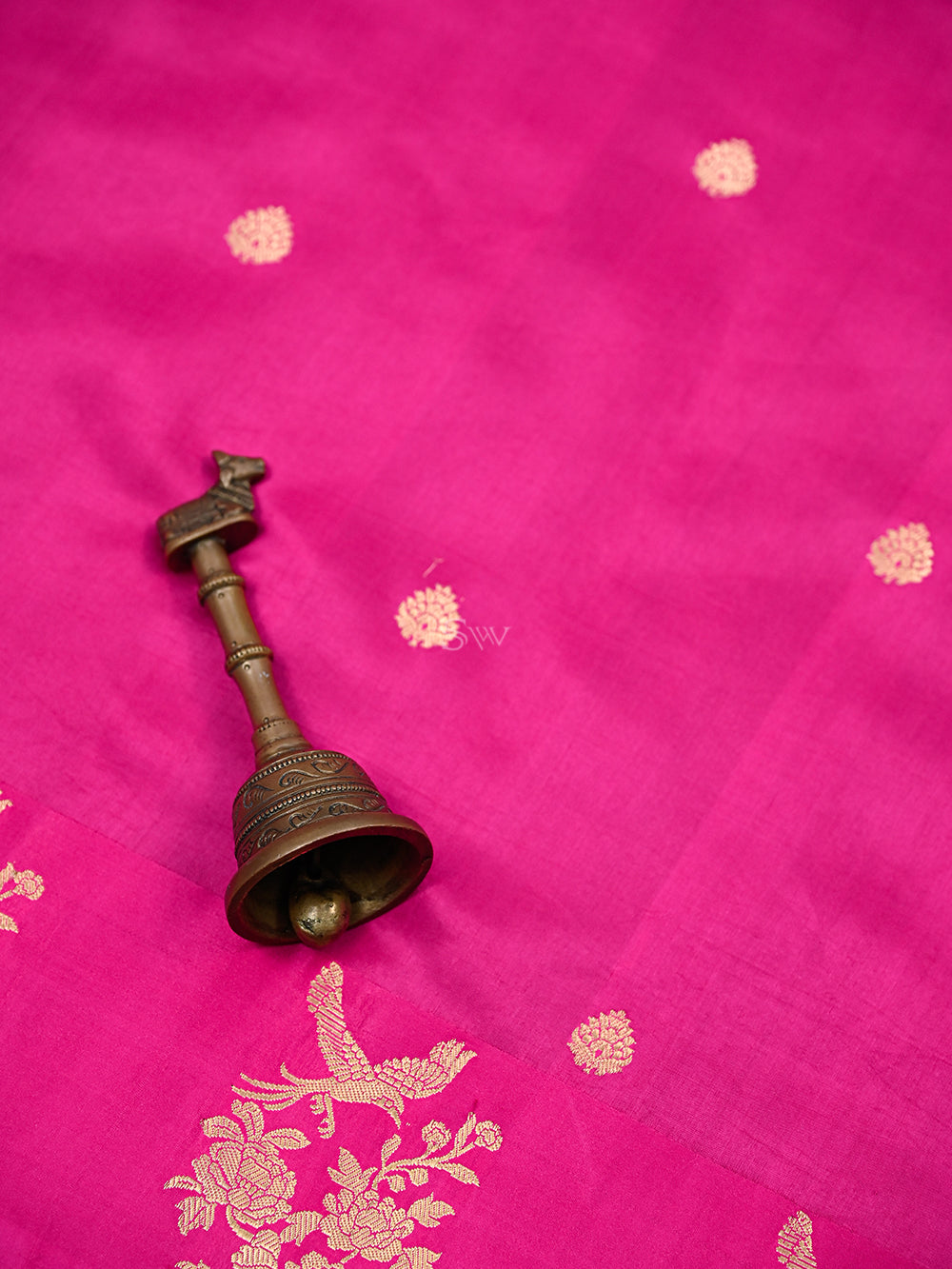 Magenta Booti Katan Silk Handloom Banarasi Saree
