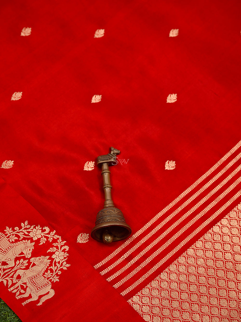 Red Booti Katan Silk Handloom Banarasi Saree - Sacred Weaves