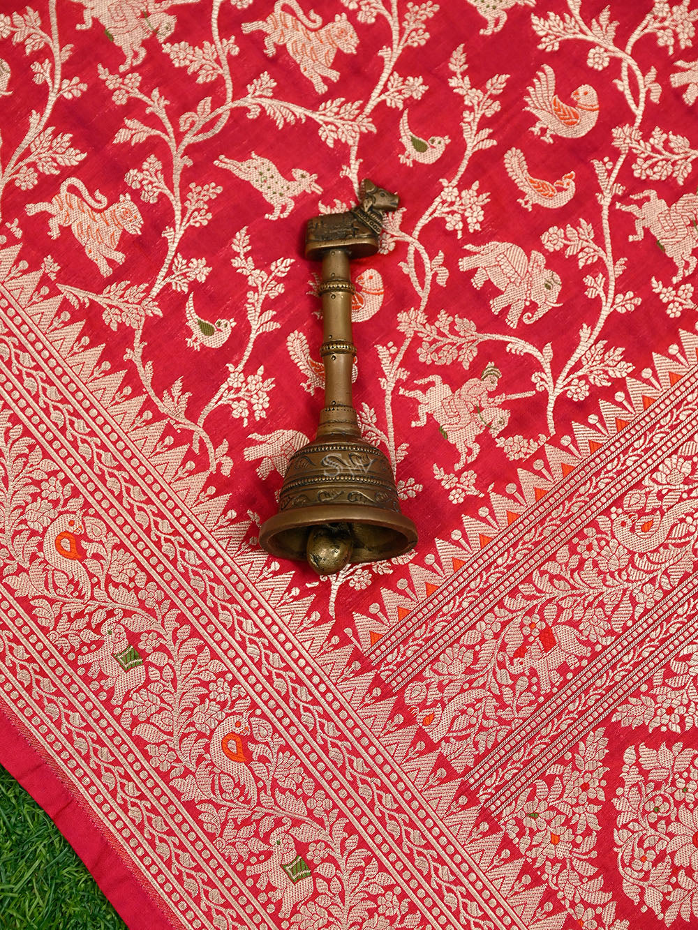 Magenta Red Shikargah Katan Silk Handloom Banarasi Saree