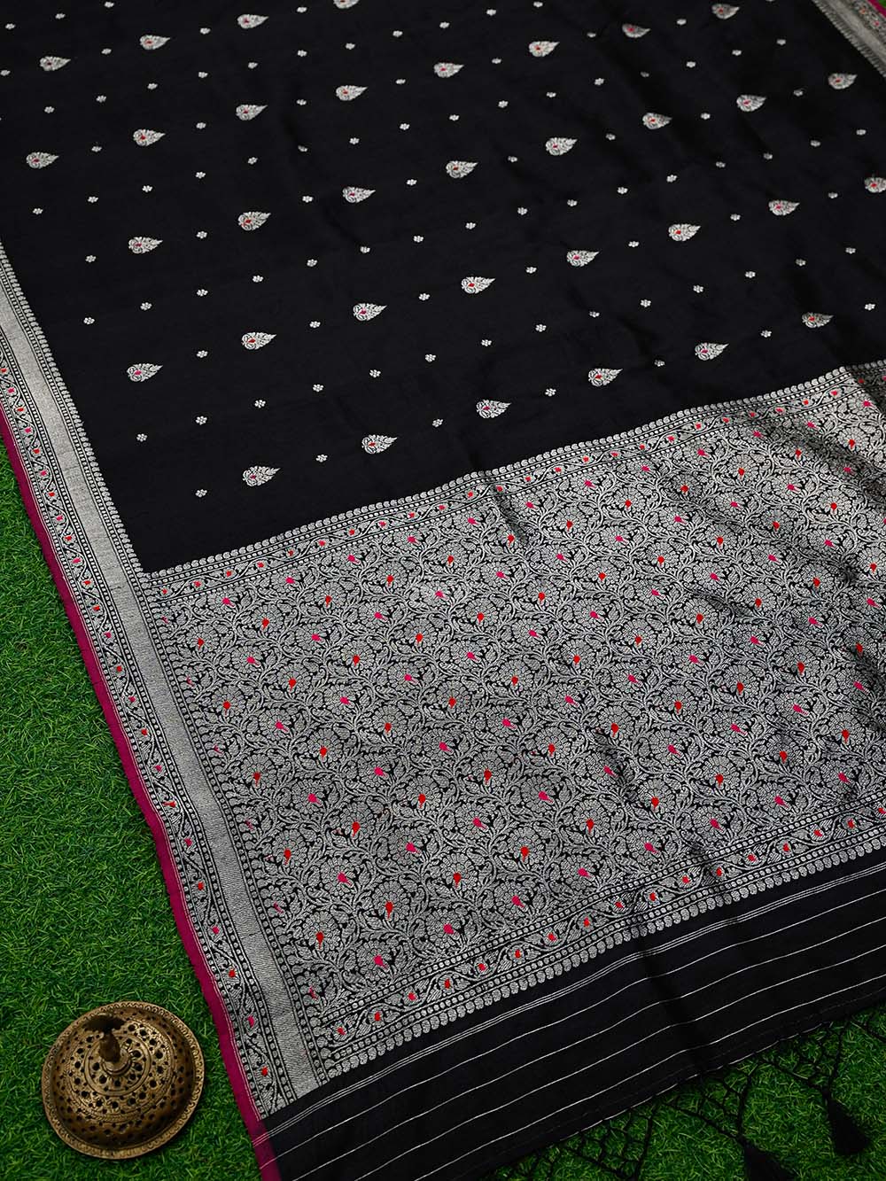 Black Booti Tussar Silk Handloom Banarasi Saree