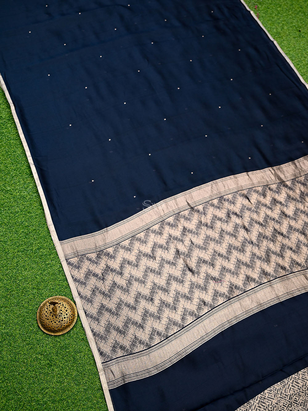 Midnight Blue Booti Organza Handloom Banarasi Saree