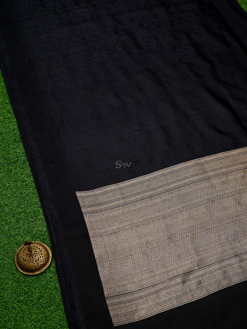 Black Silk Handloom Banarasi Saree - Sacred Weaves