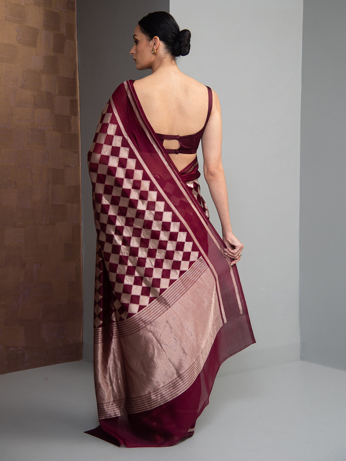 Wine Jaal Silk Handloom Banarasi Saree