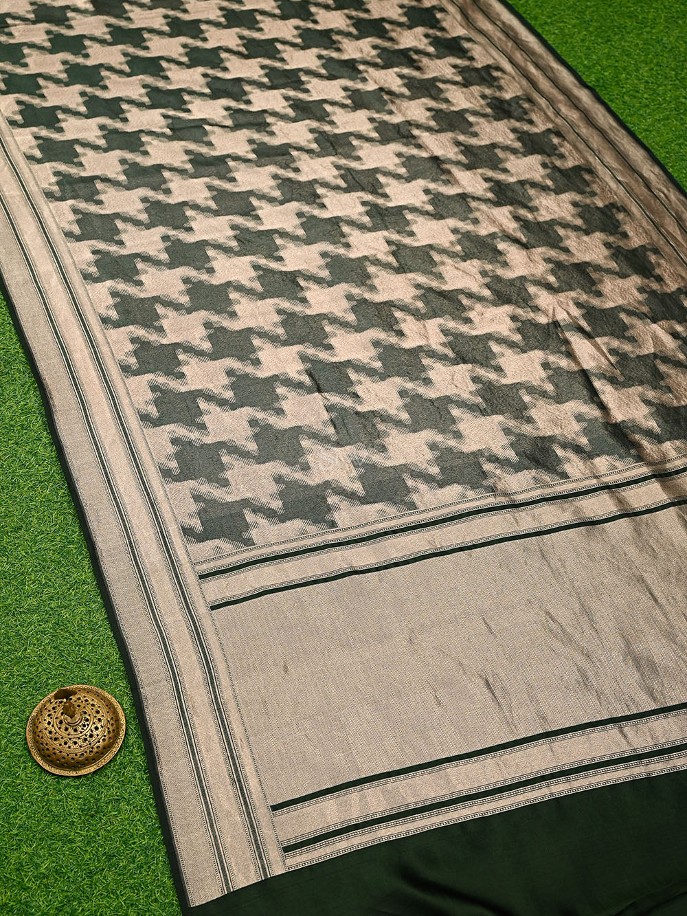 Bottle Green Silk Brocade Handloom Banarasi Saree