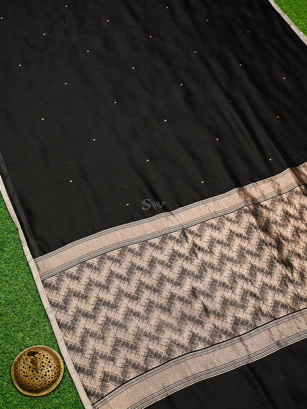 Black Booti Organza Handloom Banarasi Saree