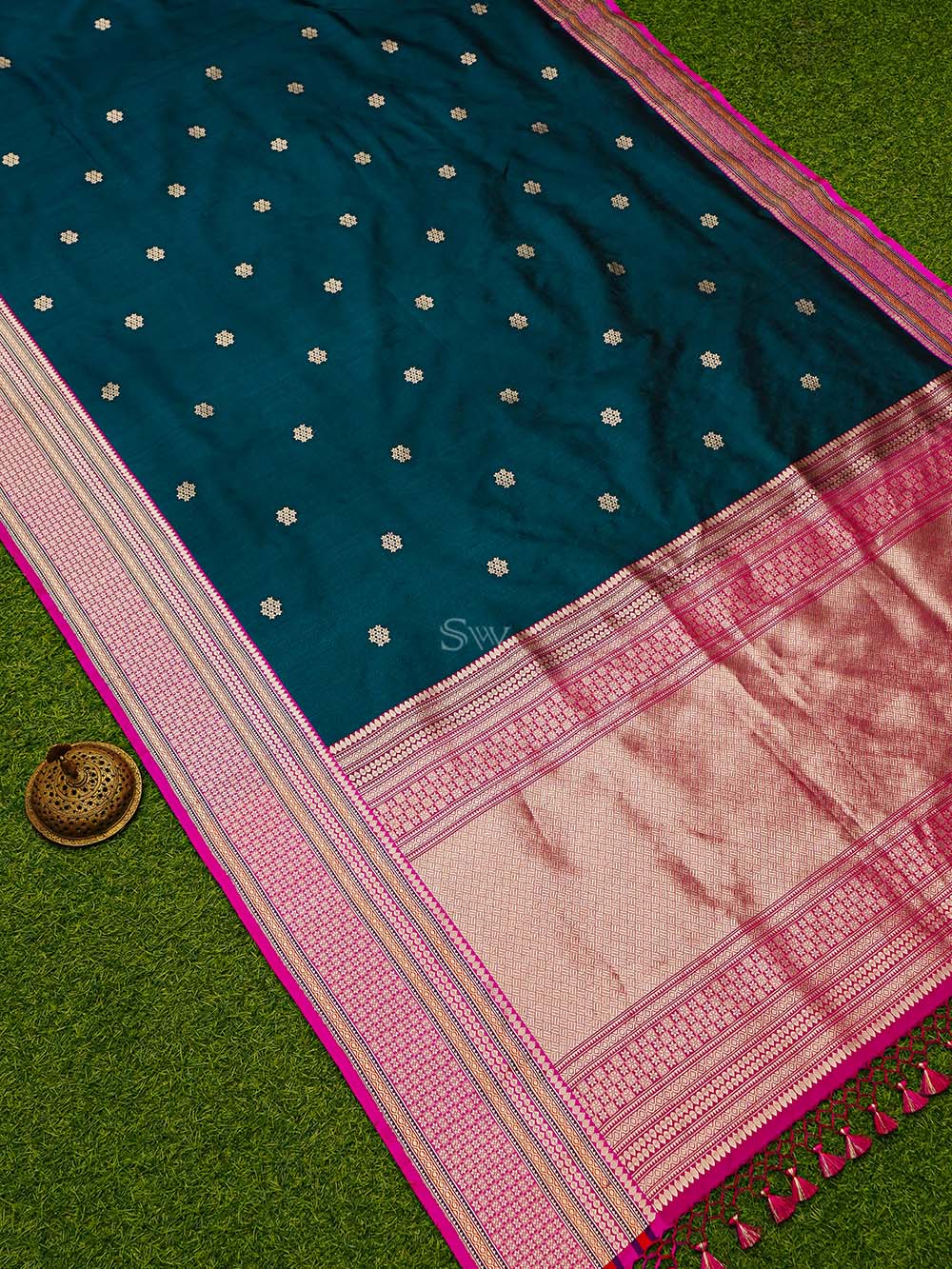 Teal Green Booti Tussar Silk Handloom Banarasi Saree