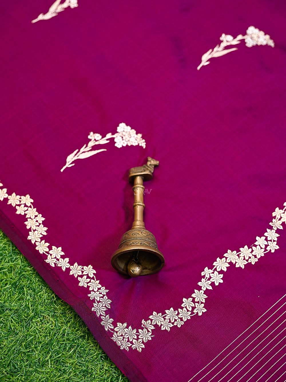 Dark Magenta Sona Roopa Booti Katan Silk Handloom Banarasi Saree - Sacred Weaves