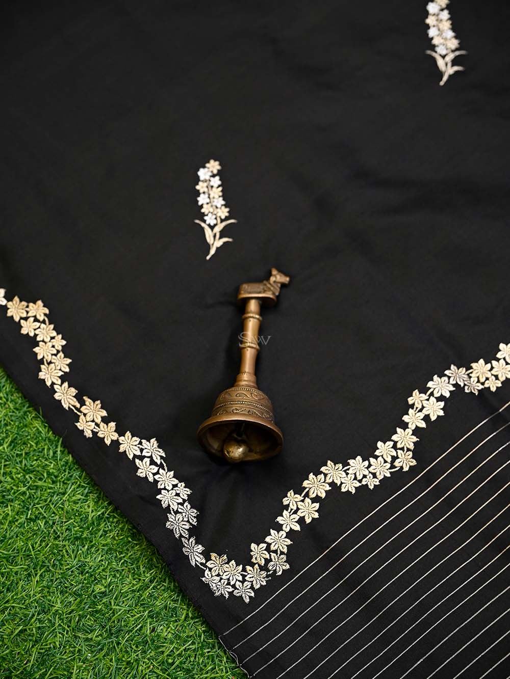 Black Sona Roopa Booti Katan Silk Handloom Banarasi Saree - Sacred Weaves