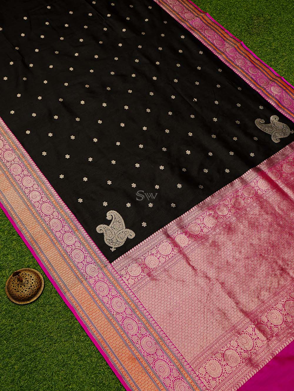 Black Booti Konia Tussar Silk Handloom Banarasi Saree