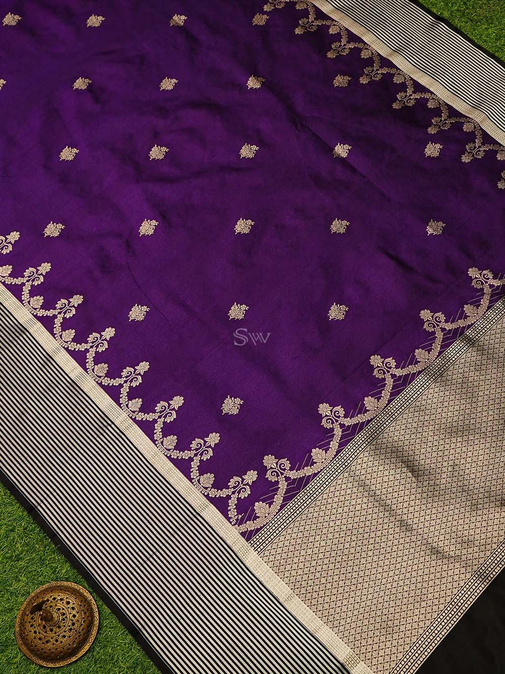 Dark Purple Booti Tussar Silk Handloom Banarasi Saree
