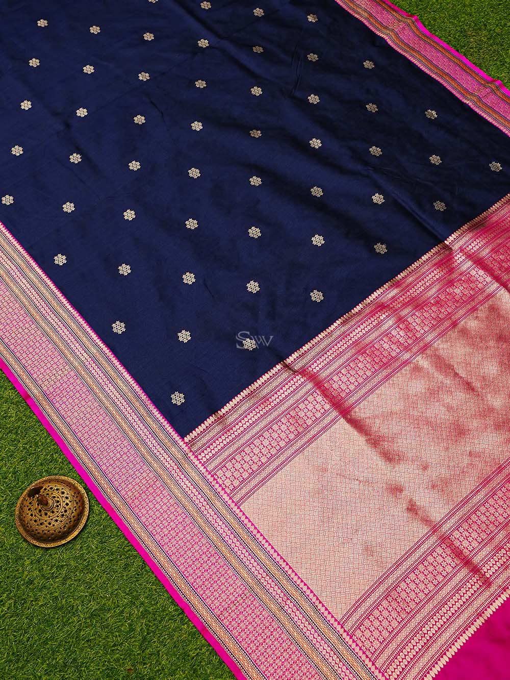 Navy Blue Booti Tussar Silk Handloom Banarasi Saree