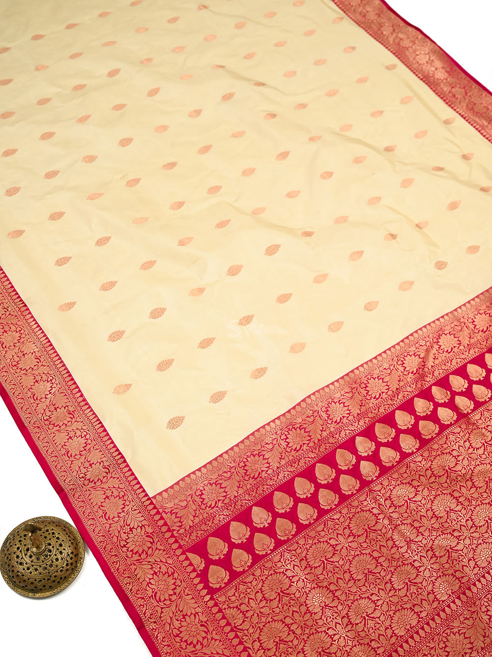 Cream Boota Katan Silk Handloom Banarasi Saree